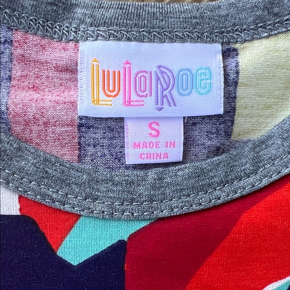 LuLaRoe Randy Tee - Picture 2 of 8